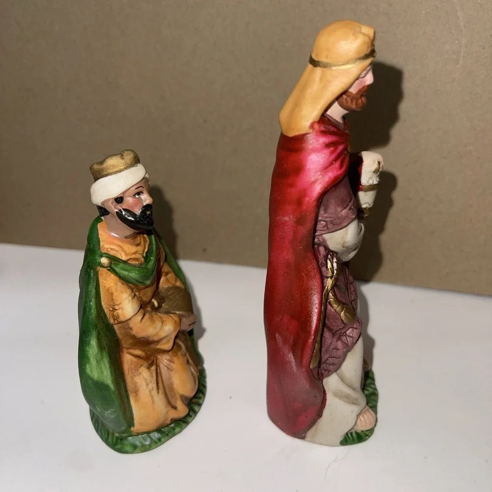 Vintage Christmas Nativity Porcelain Figurines 2 Wisemen 2 Wise Men Kings‎